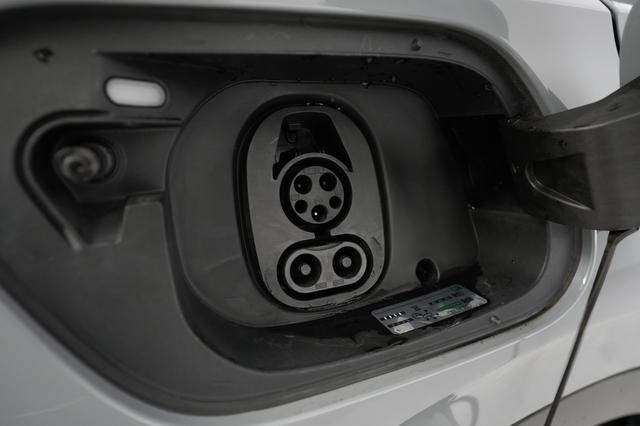 2021 Volkswagen ID.4 — photo 8 of 23