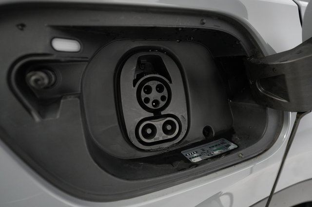 2021 Volkswagen ID.4 — photo 8 of 23