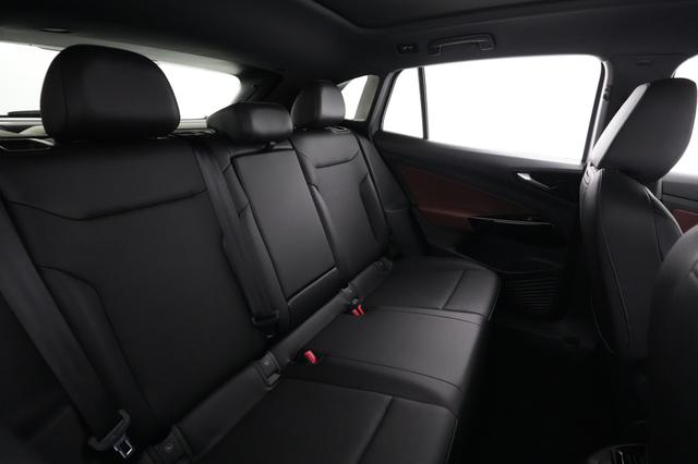2021 Volkswagen ID.4 — photo 4 of 23