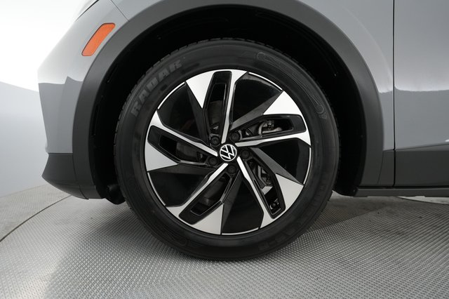 2021 Volkswagen ID.4 — photo 15 of 23