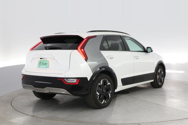 2023 Kia Niro EV — photo 2 of 21