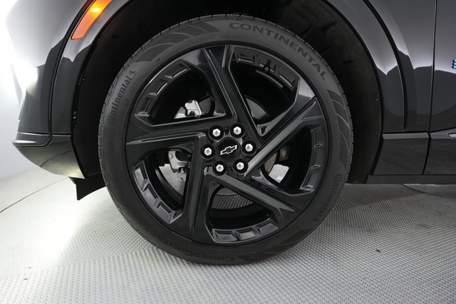 2024 Chevrolet Equinox EV — photo 15 of 22