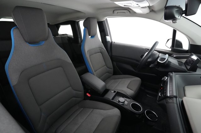 2018 BMW i3 — photo 18 of 21
