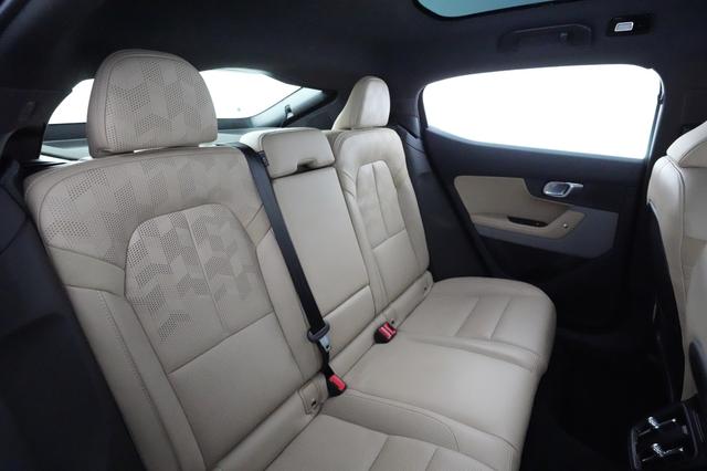2022 Polestar 2 — photo 4 of 22