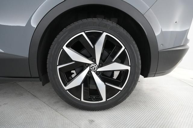 2023 Volkswagen ID.4 — photo 7 of 23