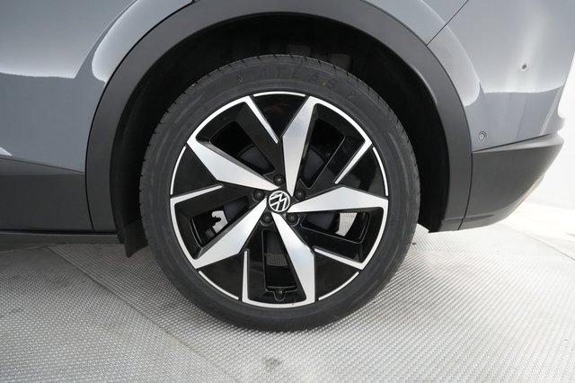 2023 Volkswagen ID.4 — photo 7 of 23