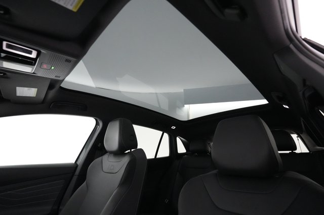 2023 Volkswagen ID.4 — photo 21 of 23