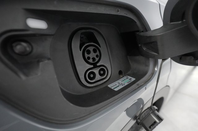 2023 Volkswagen ID.4 — photo 8 of 23