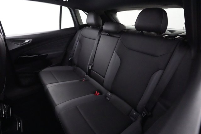 2023 Volkswagen ID.4 — photo 19 of 23
