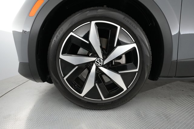 2023 Volkswagen ID.4 — photo 15 of 23