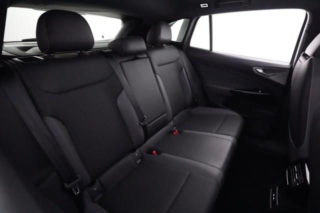 2023 Volkswagen ID.4 — photo 4 of 23
