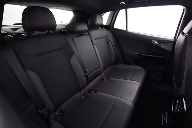 2023 Volkswagen ID.4 — photo 4 of 23