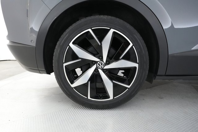 2023 Volkswagen ID.4 — photo 17 of 23