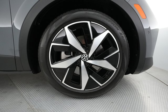 2023 Volkswagen ID.4 — photo 16 of 23