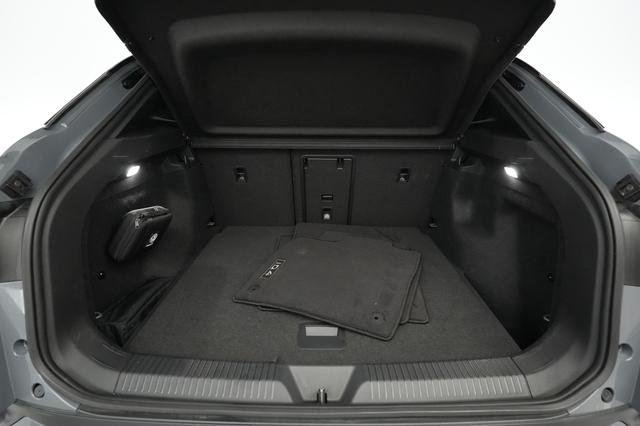 2023 Volkswagen ID.4 — photo 6 of 23