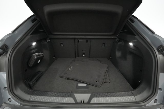 2023 Volkswagen ID.4 — photo 6 of 23