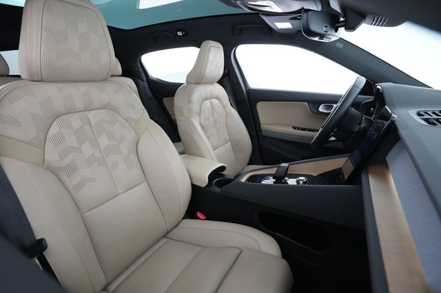 2022 Polestar 2 — photo 18 of 22
