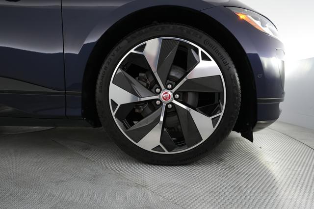 2022 Jaguar I-Pace — photo 7 of 21