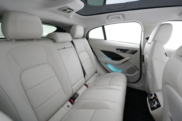 2022 Jaguar I-Pace — photo 4 of 21