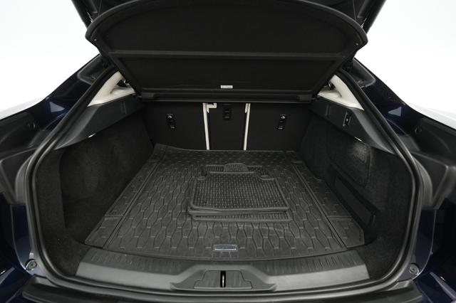 2022 Jaguar I-Pace — photo 6 of 21