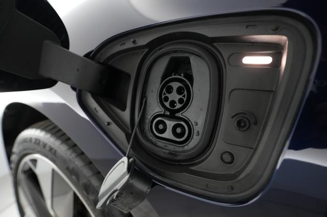2022 Jaguar I-Pace — photo 8 of 21