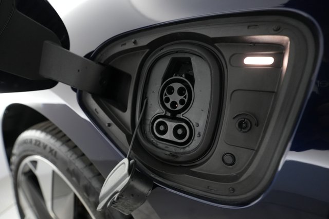 2022 Jaguar I-Pace — photo 8 of 21