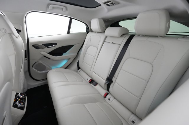 2022 Jaguar I-Pace — photo 19 of 21