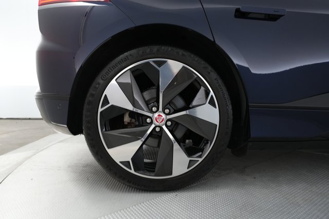 2022 Jaguar I-Pace — photo 17 of 21