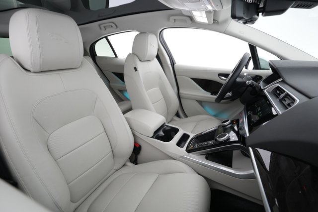 2022 Jaguar I-Pace — photo 18 of 21