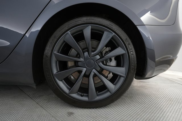 2018 Tesla Model 3 — photo 15 of 21
