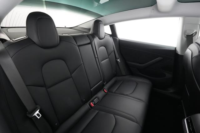 2018 Tesla Model 3 — photo 4 of 21