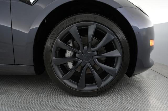 2018 Tesla Model 3 — photo 7 of 21
