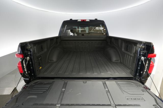 2022 Ford F150 Lightning — photo 6 of 20