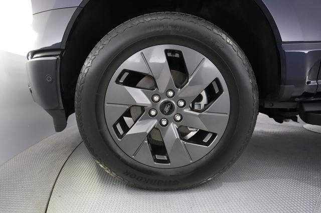2022 Ford F150 Lightning — photo 7 of 20