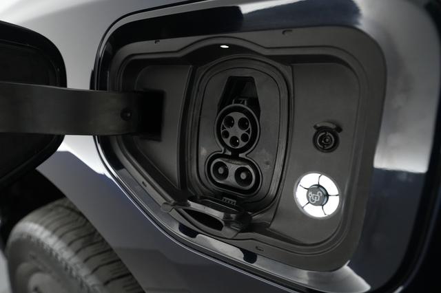 2022 Ford F150 Lightning — photo 8 of 20