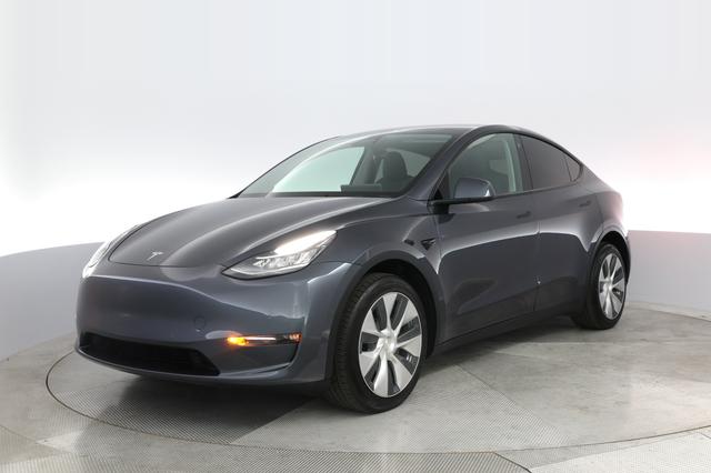 2022 Tesla Model Y — VIN 7SAYGDEE5NF402814