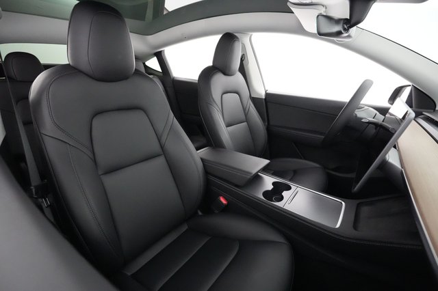 2022 Tesla Model Y — photo 18 of 22