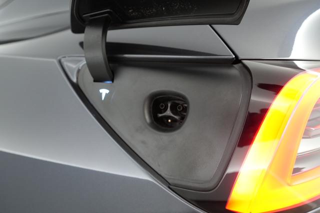 2022 Tesla Model Y — photo 8 of 22