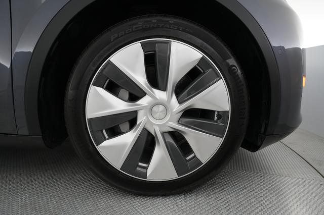2022 Tesla Model Y — photo 7 of 22