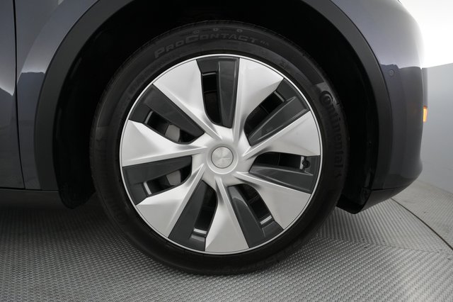 2022 Tesla Model Y — photo 7 of 22