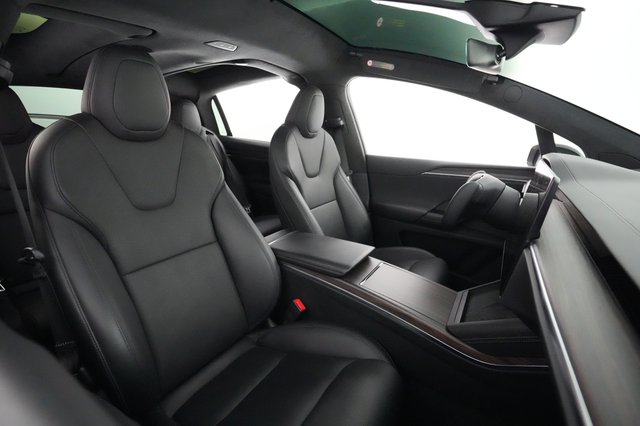 2022 Tesla Model X — photo 18 of 25