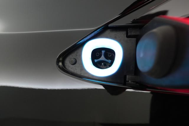 2022 Tesla Model X — photo 8 of 25