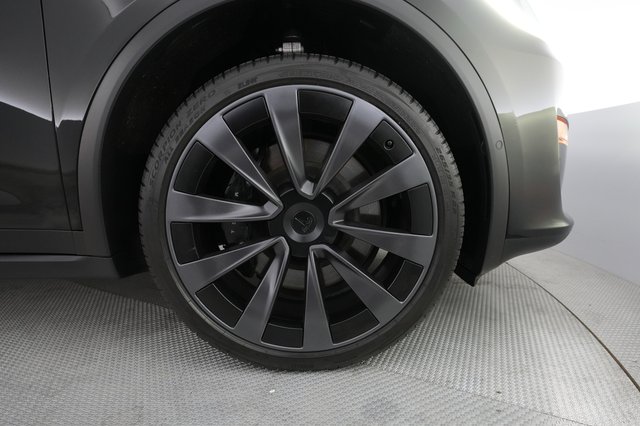 2022 Tesla Model X — photo 16 of 25