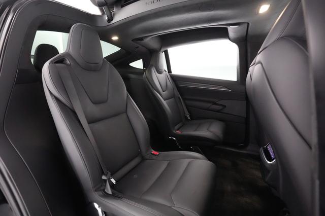 2022 Tesla Model X — photo 4 of 25