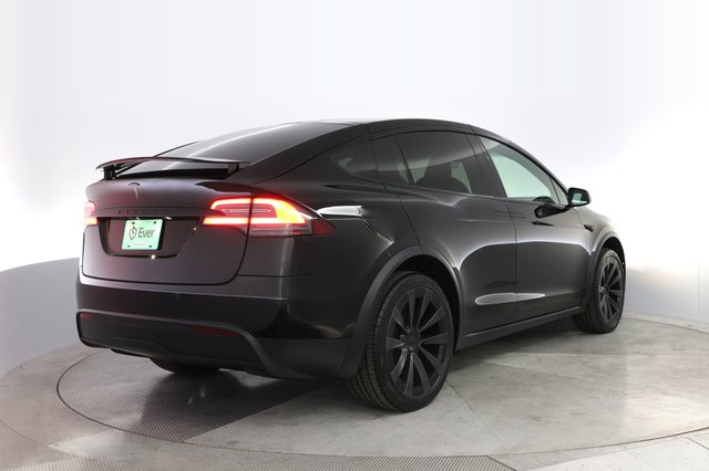 2022 Tesla Model X — photo 2 of 25