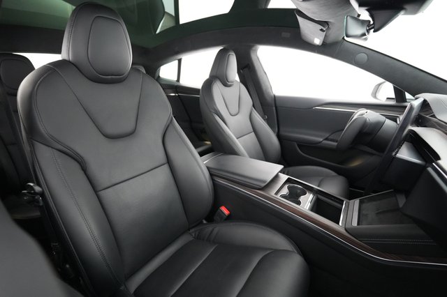 2023 Tesla Model S — photo 17 of 22