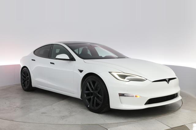 2023 Tesla Model S — photo 10 of 22