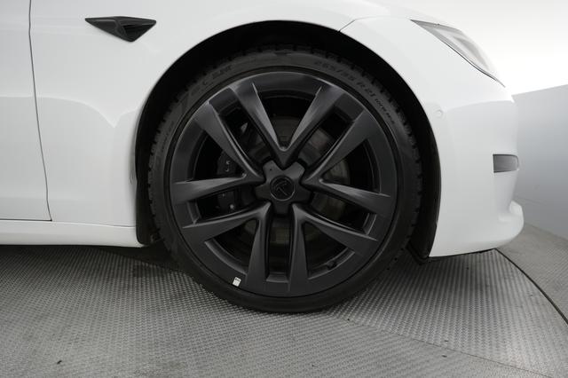 2023 Tesla Model S — photo 7 of 22