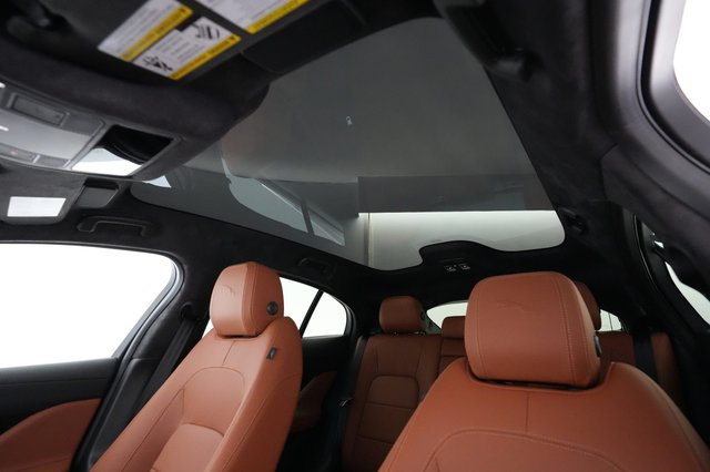 2024 Jaguar I-Pace — photo 19 of 22