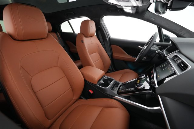 2024 Jaguar I-Pace — photo 17 of 22